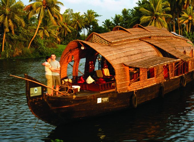 Kerala Dreams: From Lush Hill Stations to Scenic Backwaters and Beaches