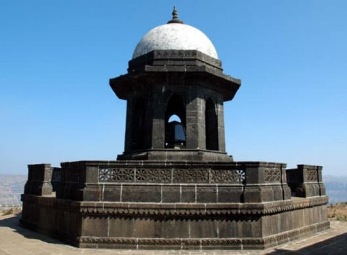 Private Excursion From Pune to Raigad Fort